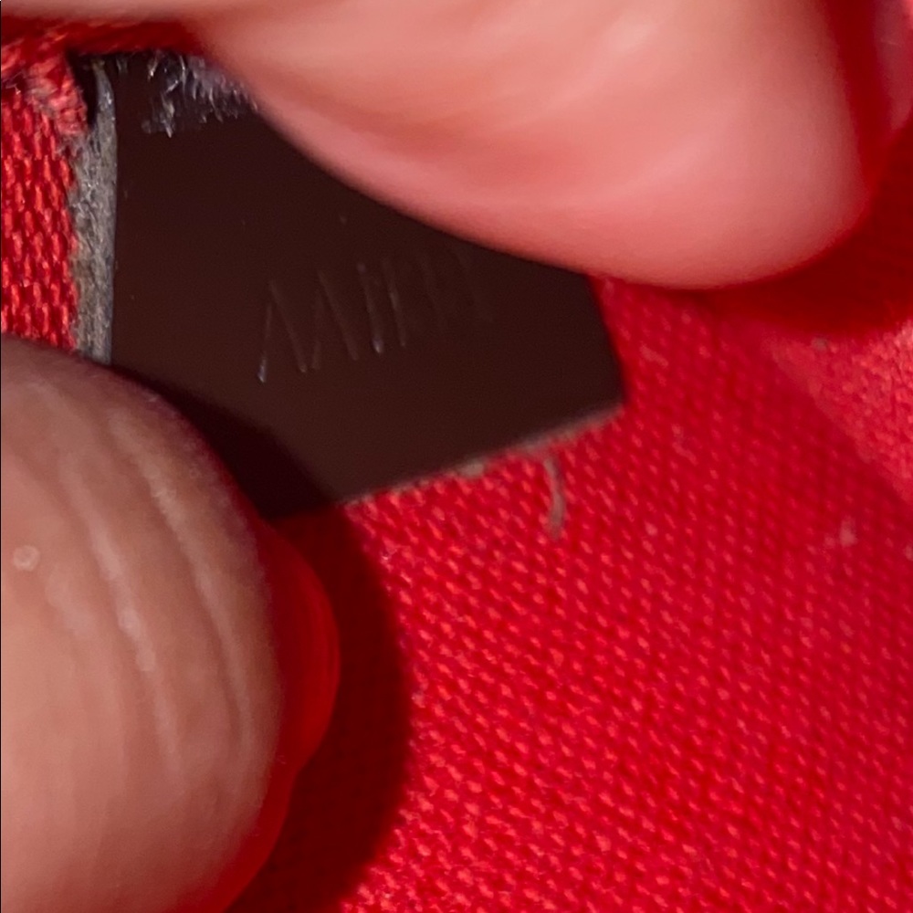Louis Vuitton - Picture 2 of 5